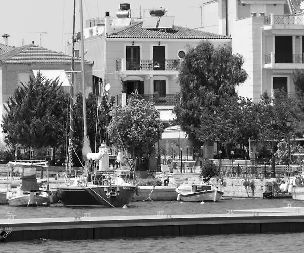 מלון דירות Galaxy 3*