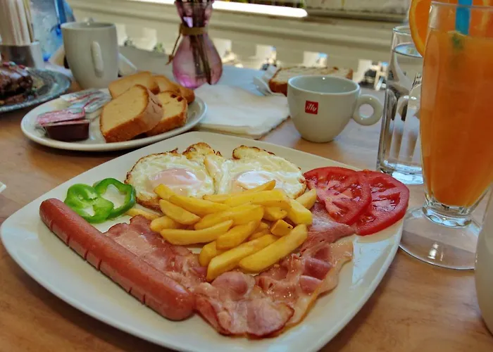 מלון דירות Galaxy 3*